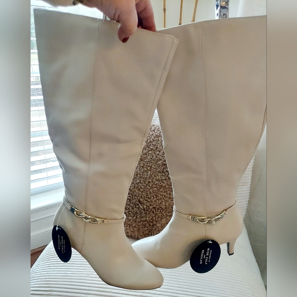 KAREN SCOTT HANNA Elegant Cream Knee-High Boots with Crystal Buckle SZ 9.5 NWT